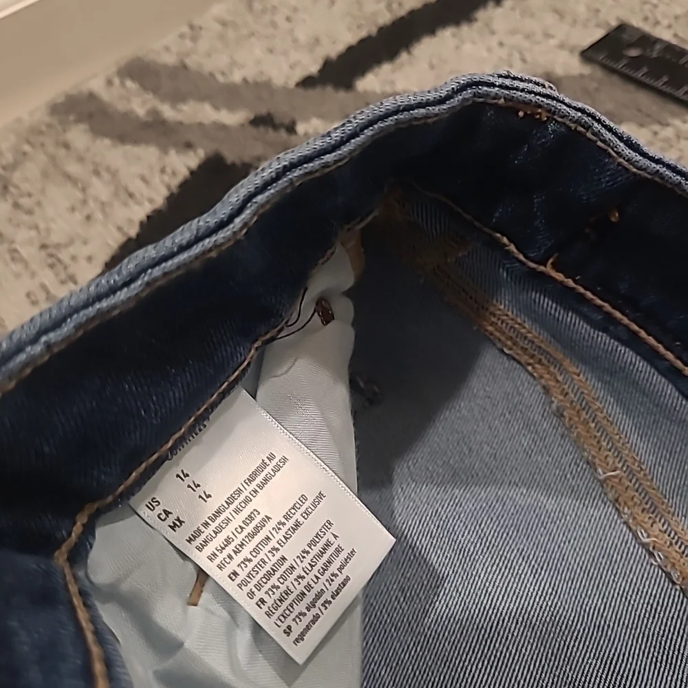 American Eagle Womens 14 Blue Denim The Dream Short Curvy Midi Distressed - Picture 9 of 12